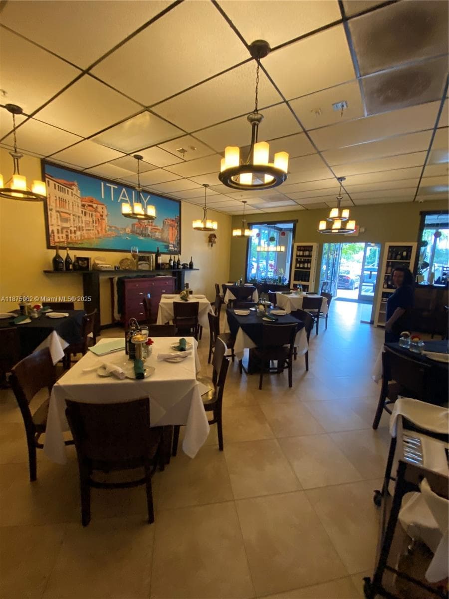 Miami, FL — 17