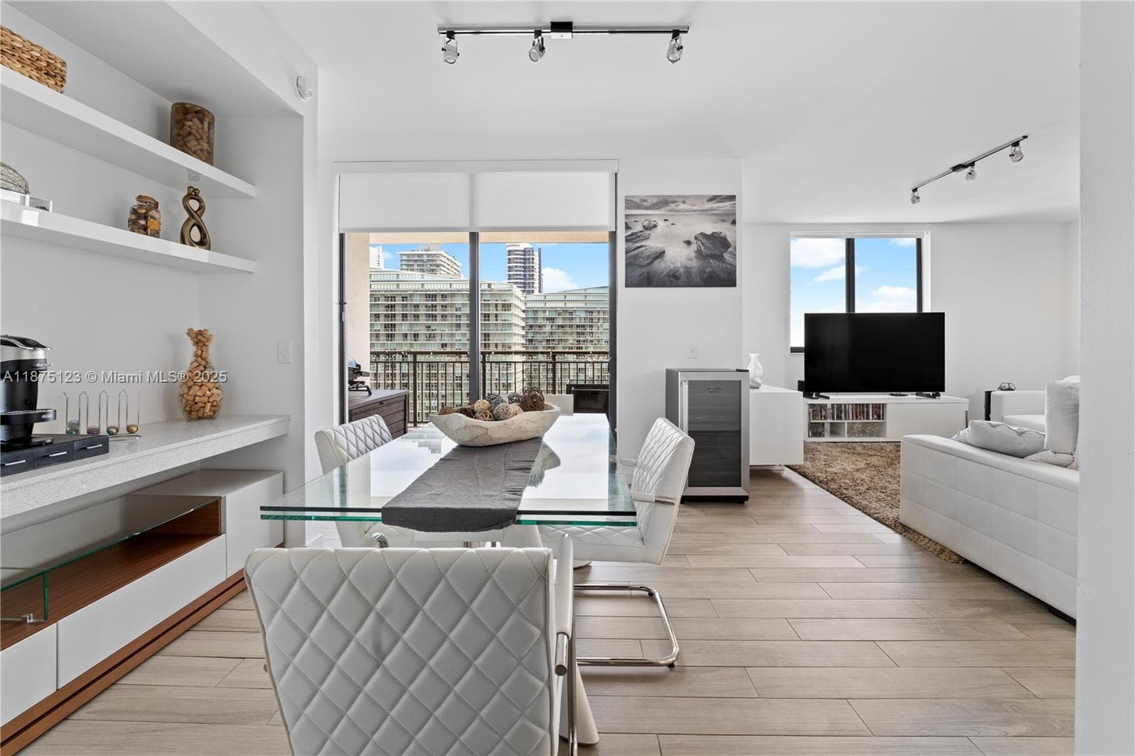 999 SW 1st Ave # 3304, Miami FL 33130 — 17