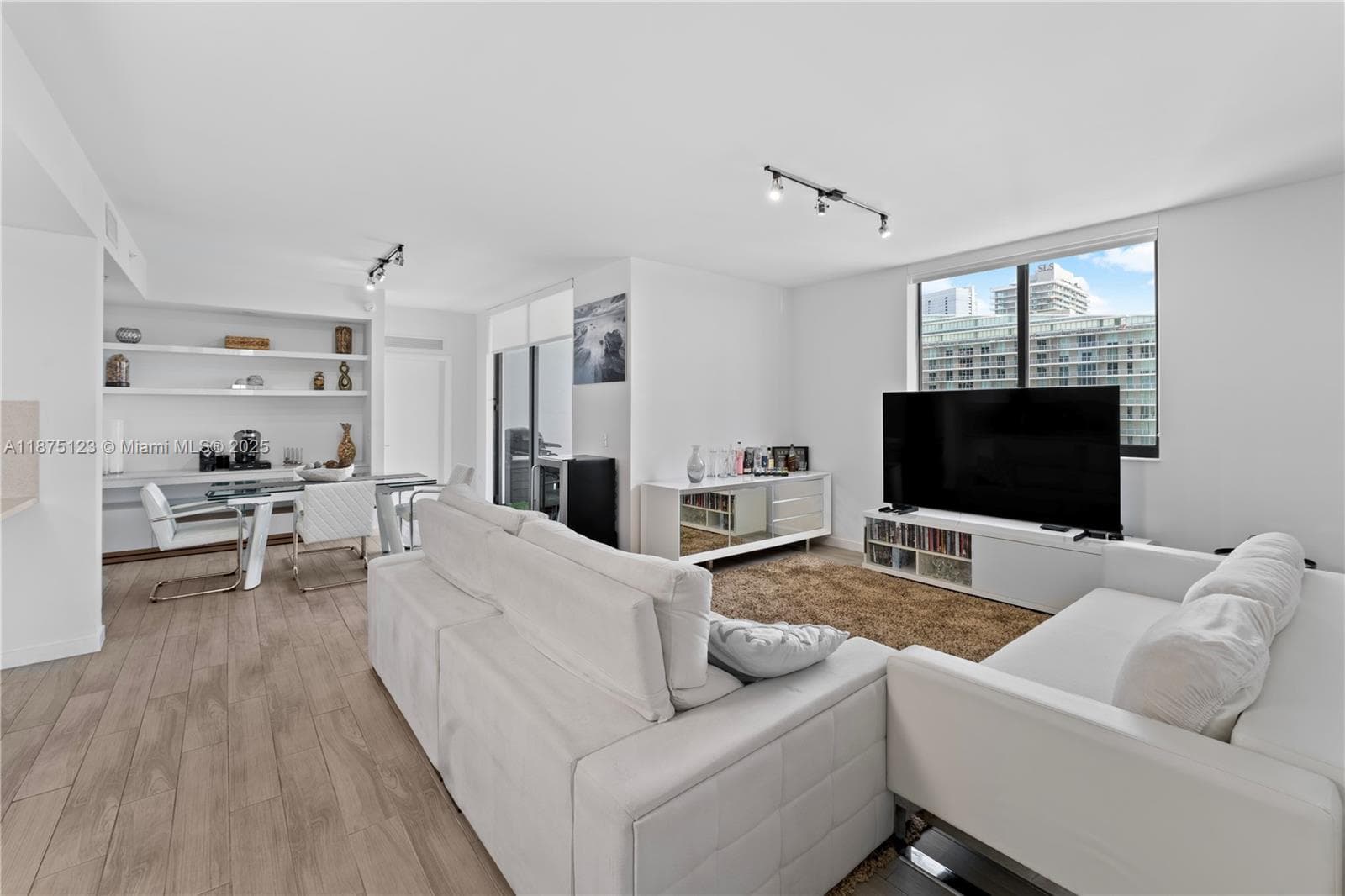 999 SW 1st Ave # 3304, Miami FL 33130 — 16