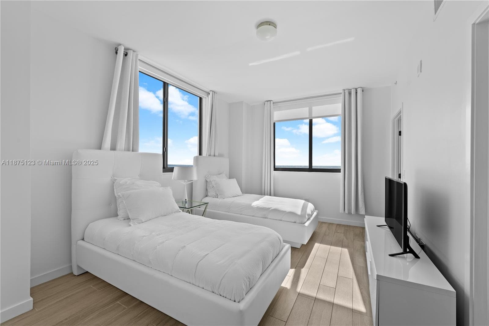 999 SW 1st Ave # 3304, Miami FL 33130 — 12