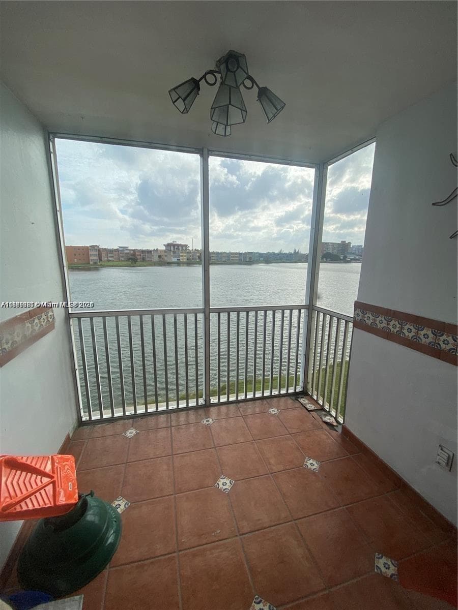 1670 NE 191st St # 3, Miami FL 33179 — 4