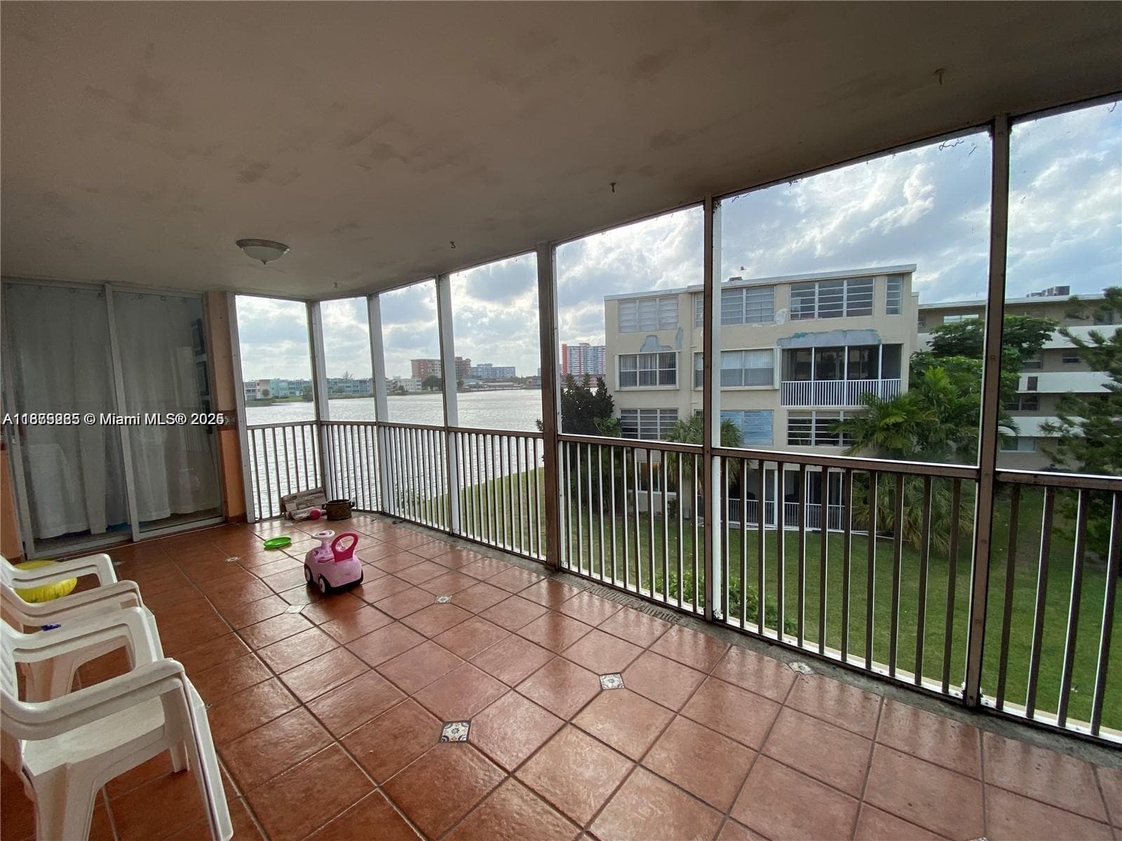 1670 NE 191st St # 3, Miami FL 33179 — 8