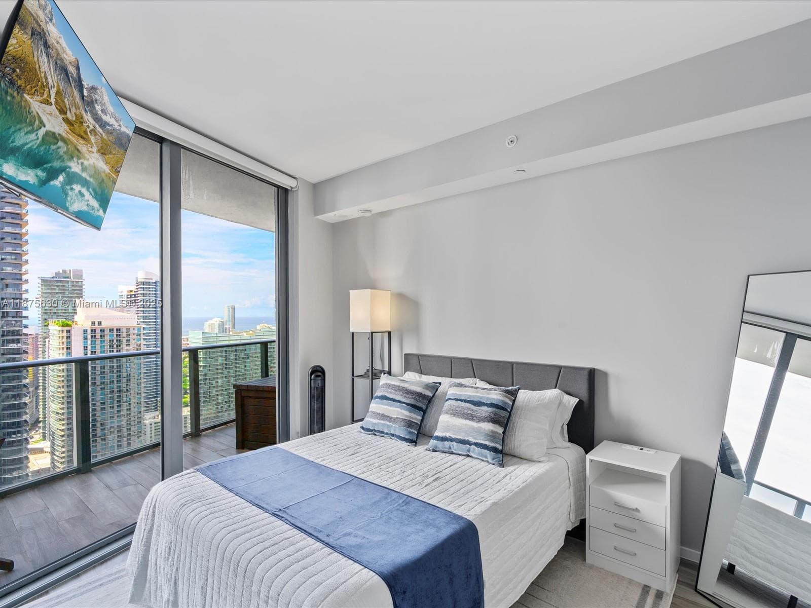 801 S Miami Ave # 4402, Miami FL 33130 — 32