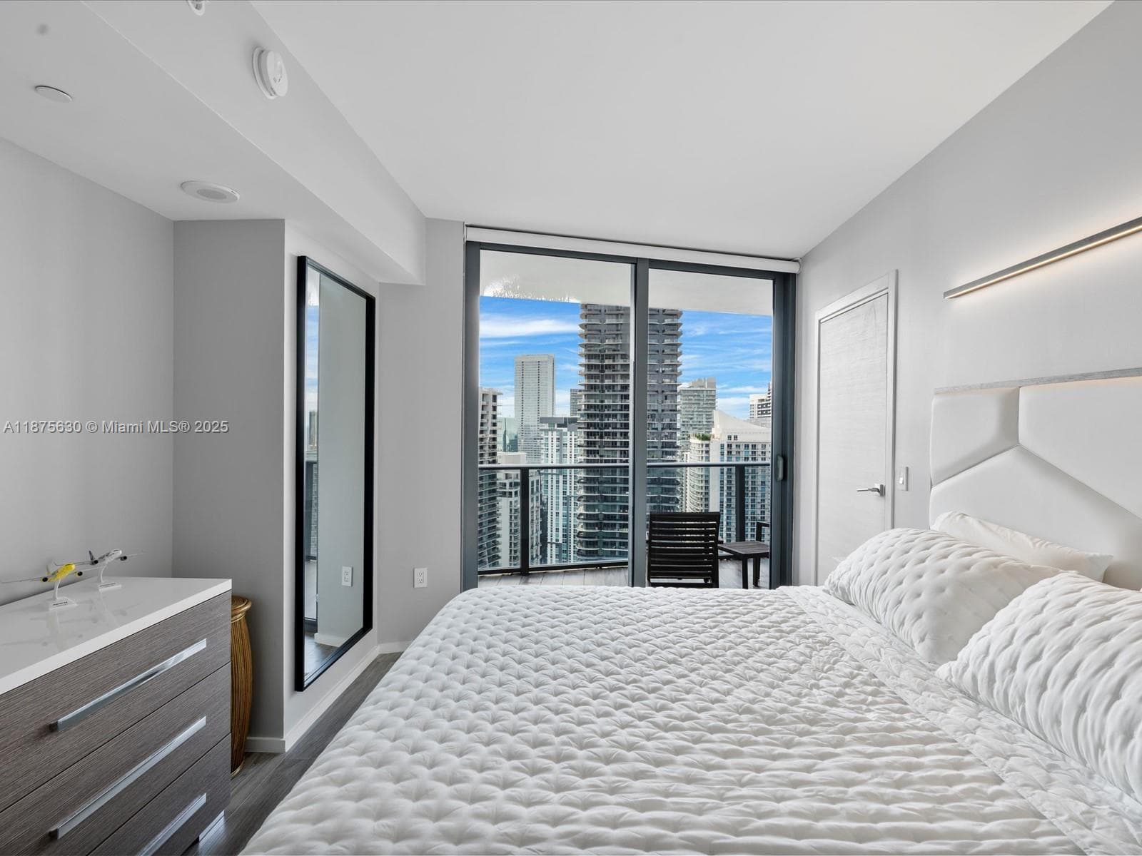801 S Miami Ave # 4402, Miami FL 33130 — 24