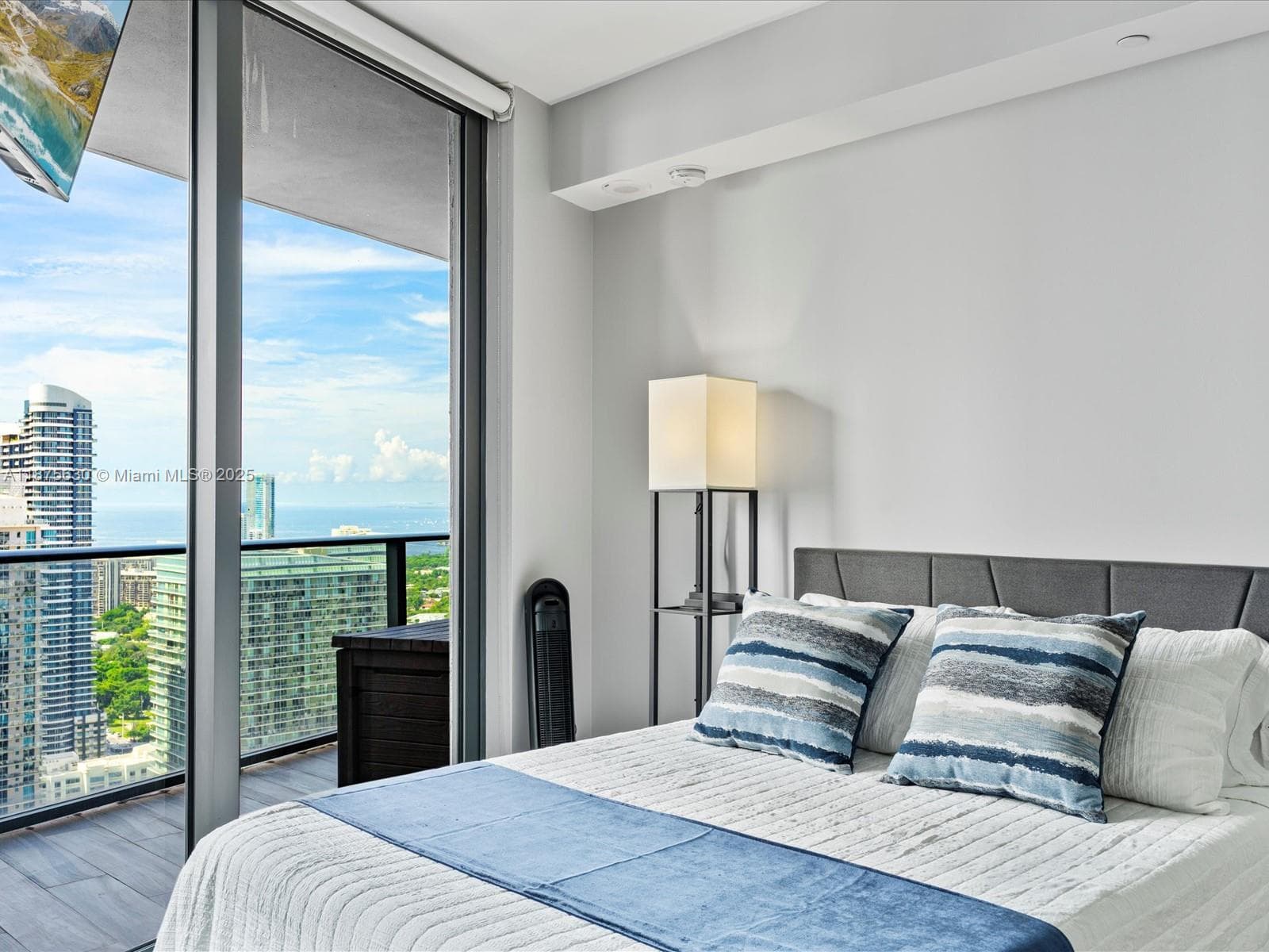 801 S Miami Ave # 4402, Miami FL 33130 — 33