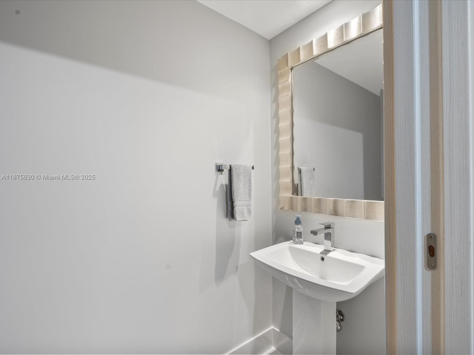 801 S Miami Ave # 4402, Miami FL 33130 — 18