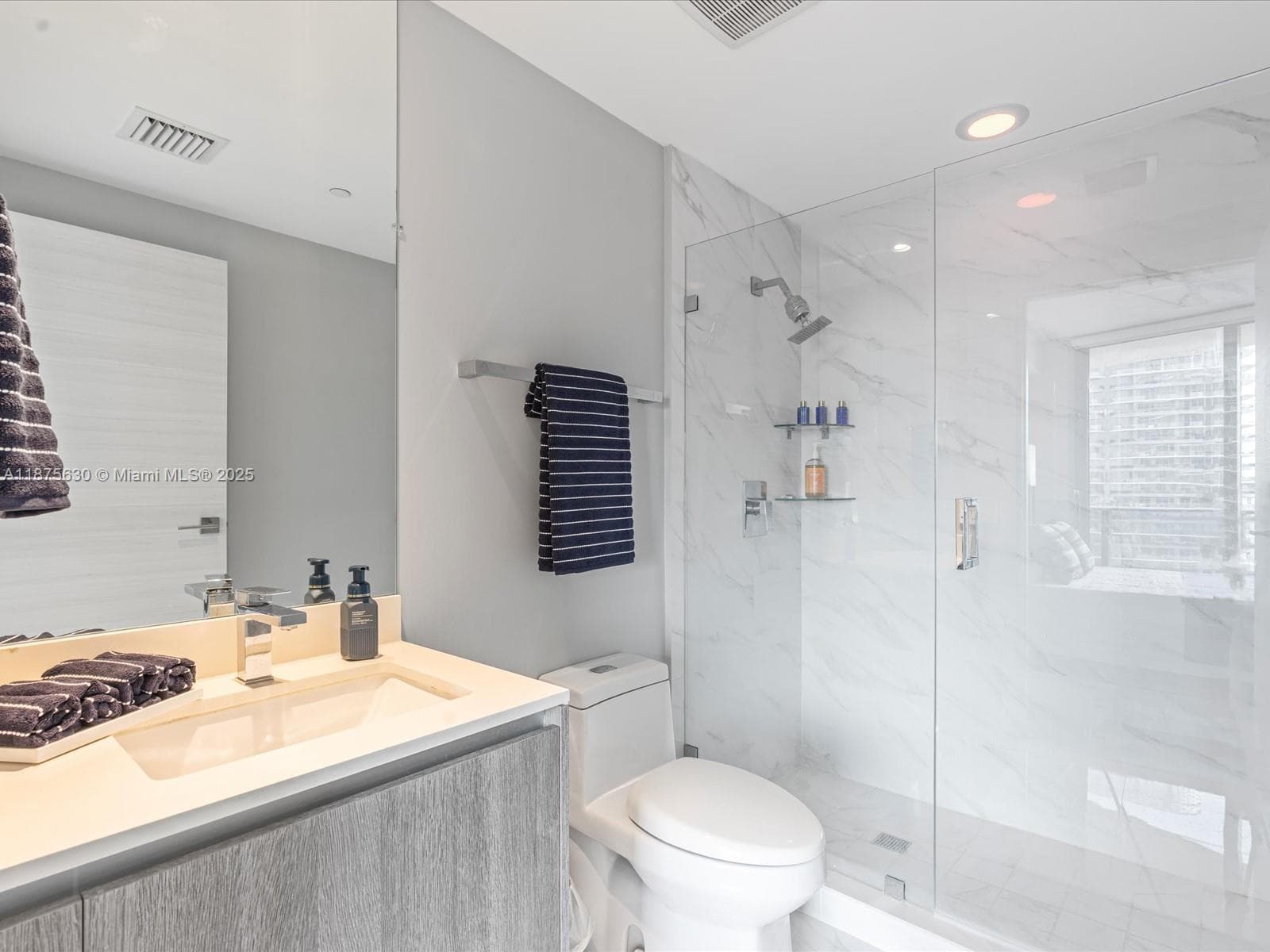 801 S Miami Ave # 4402, Miami FL 33130 — 37