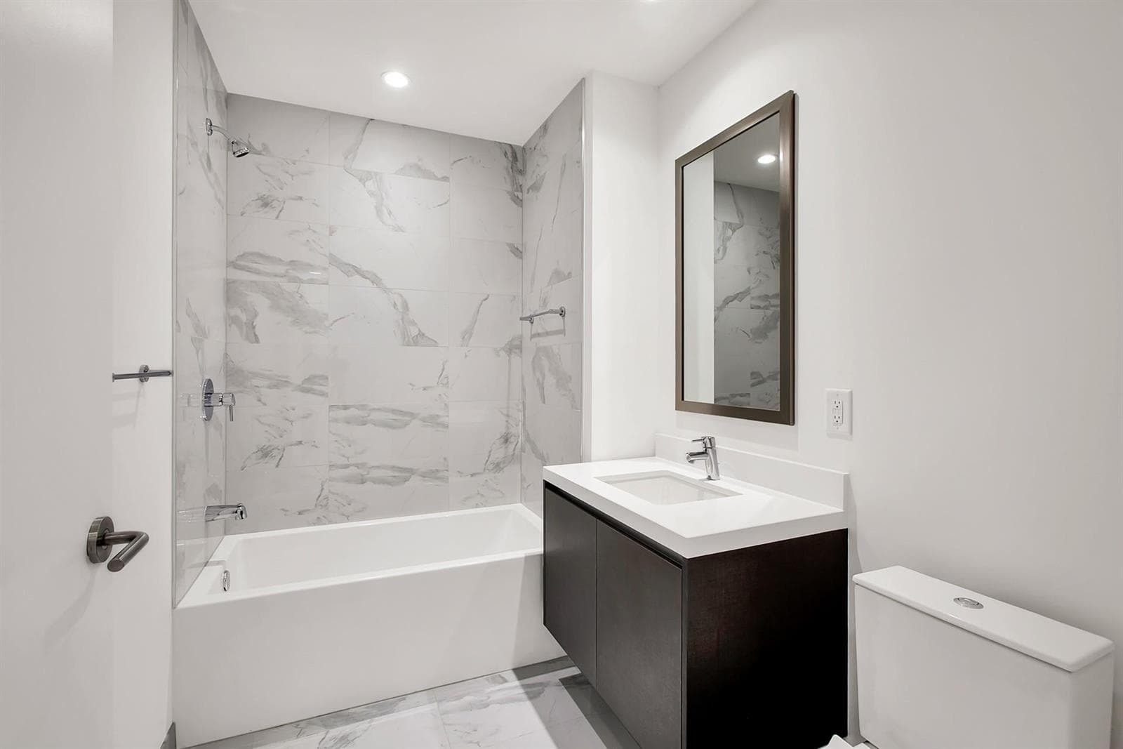851 NE 1st Avenue # 2005, Miami FL 33132 — 16