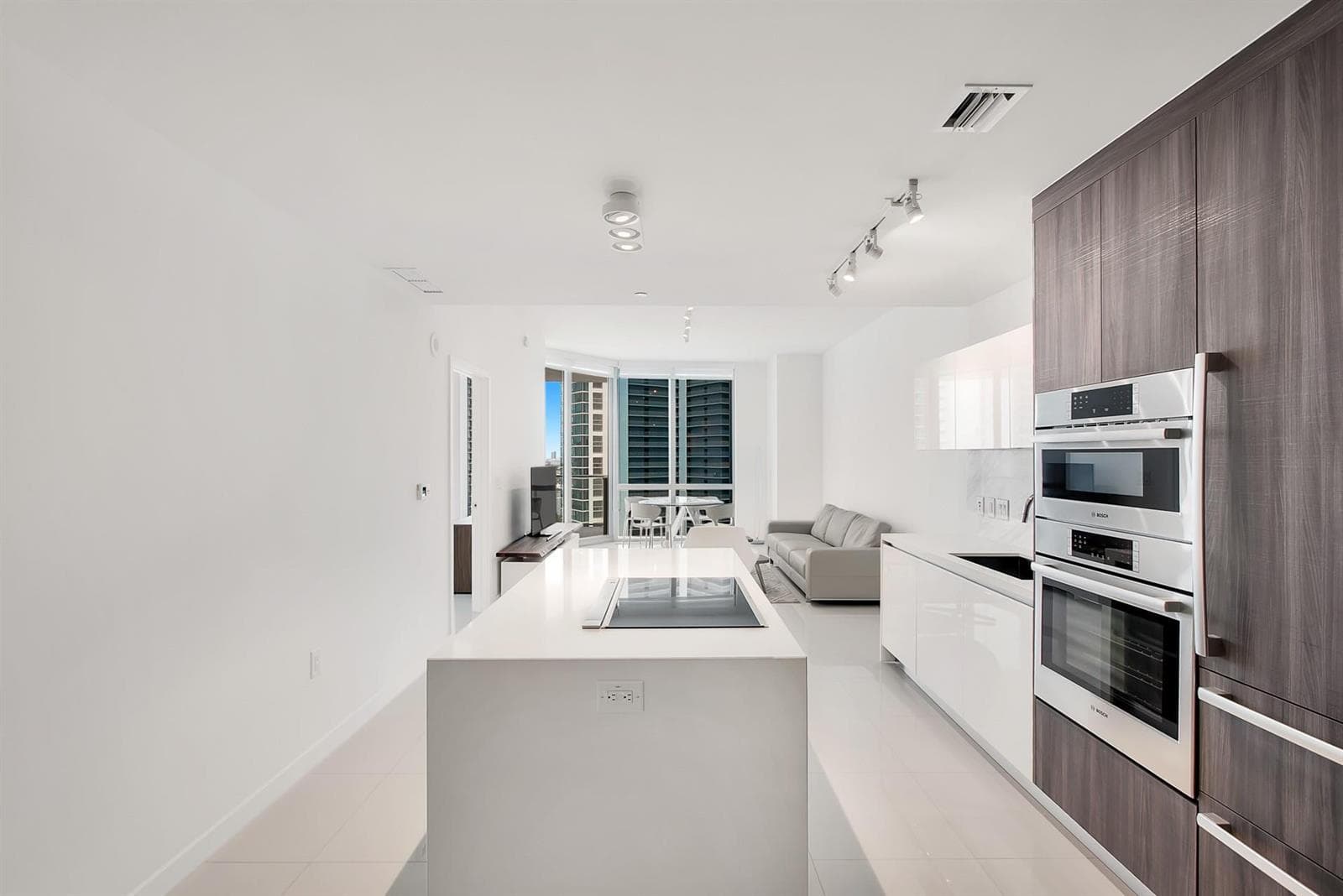 851 NE 1st Avenue # 2005, Miami FL 33132 — 7
