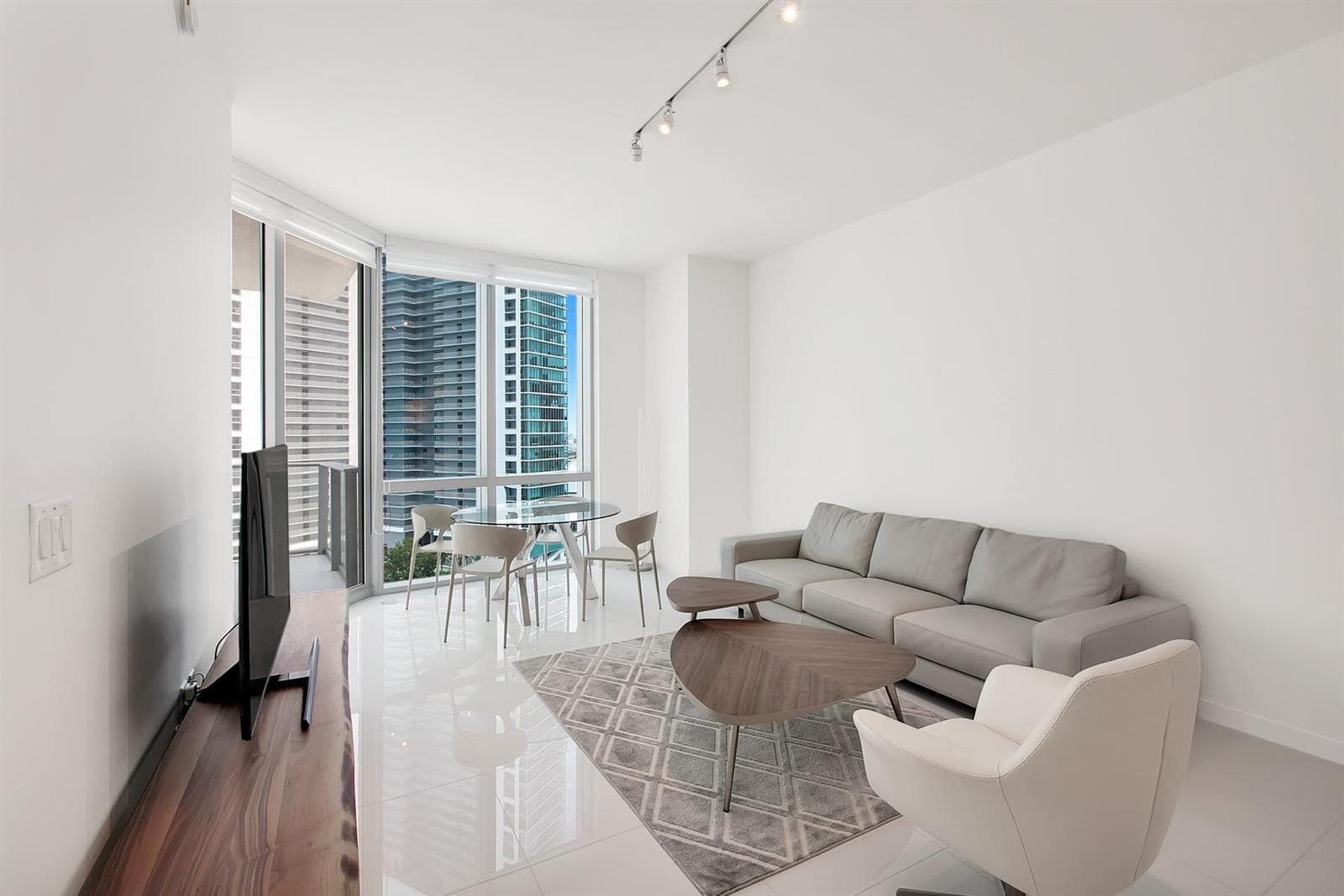 851 NE 1st Avenue # 2005, Miami FL 33132 — 3