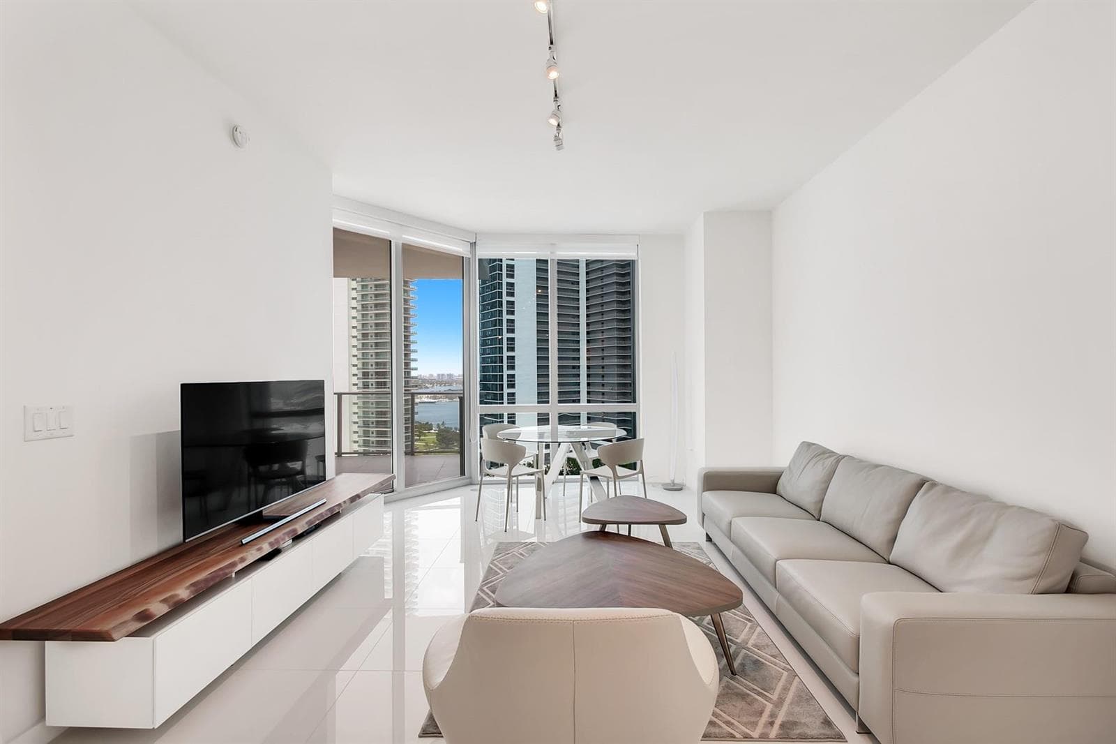 851 NE 1st Avenue # 2005, Miami FL 33132 — 1