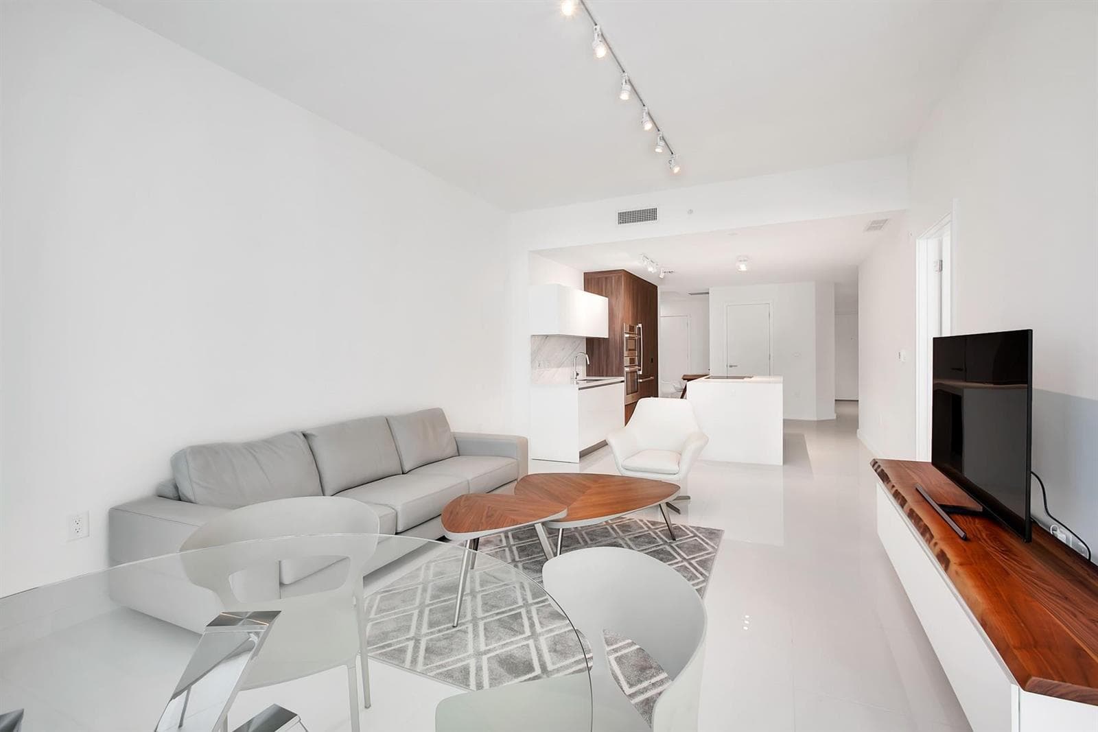 851 NE 1st Avenue # 2005, Miami FL 33132 — 4