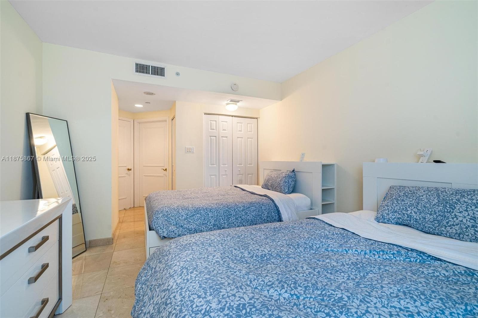 4779 Collins Ave # 2305, Miami Beach FL 33140 — 17