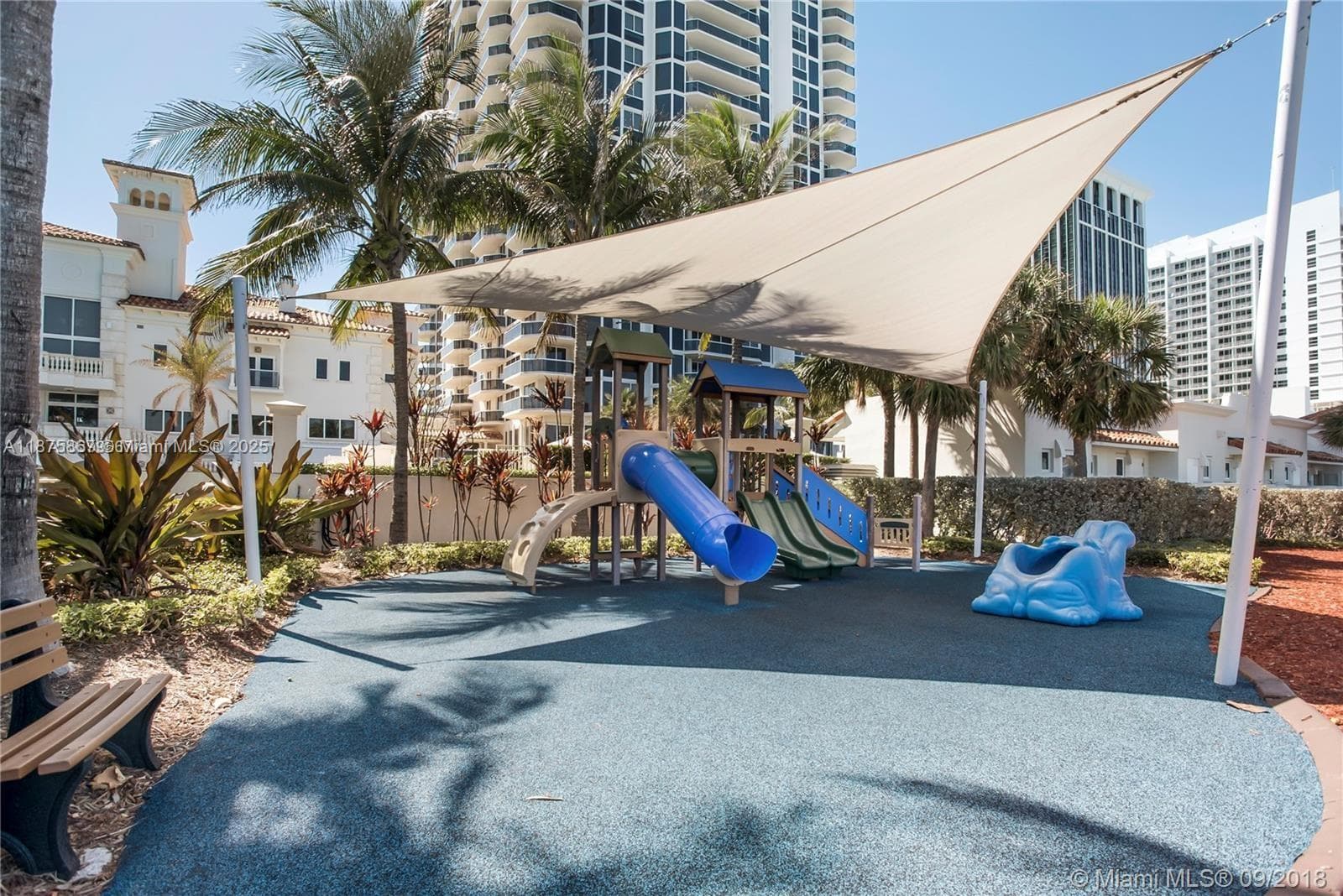 4779 Collins Ave # 2305, Miami Beach FL 33140 — 33