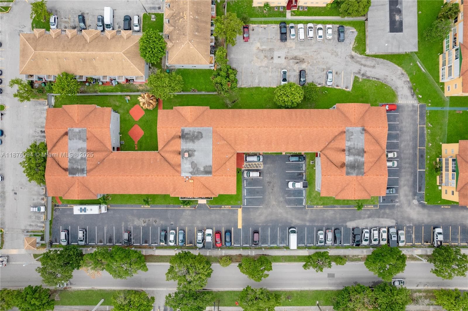 120 Royal Palm Rd # 315, Hialeah Gardens FL 33016 — 2