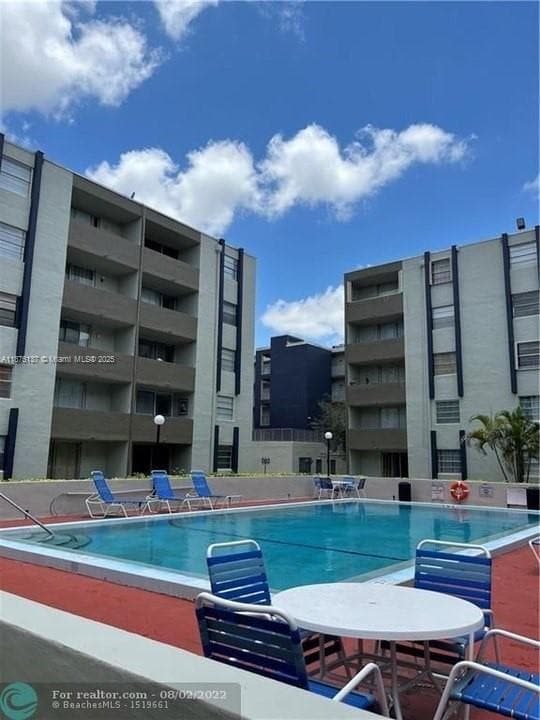 10000 NW 80th Ct # 2261, Hialeah Gardens FL 33016 — 2