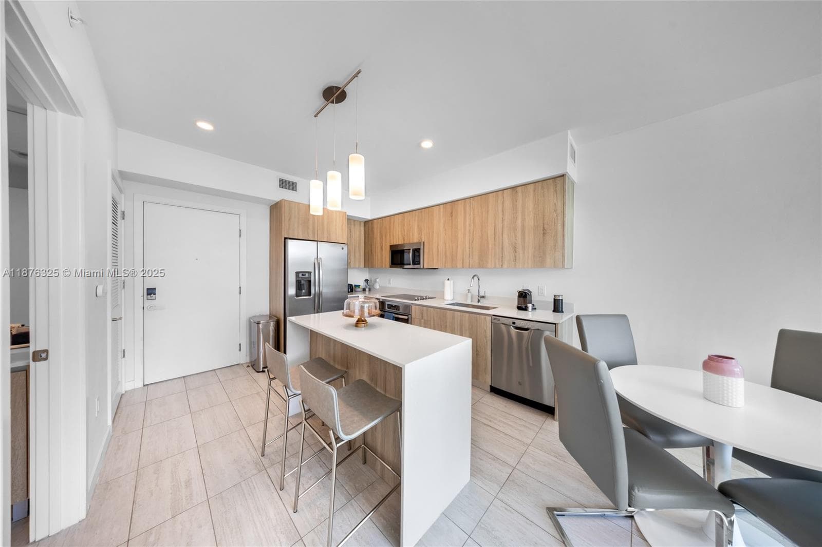 Quadro Condo, Miami, FL — 2