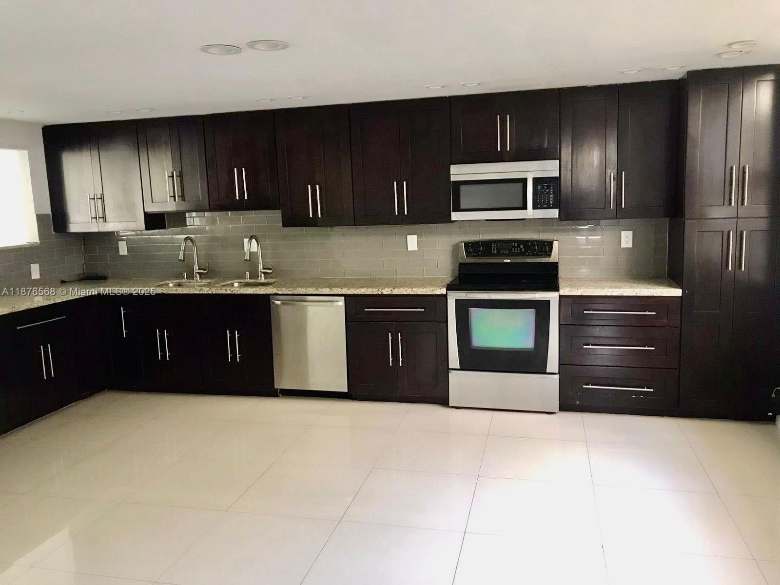 20381 NE 30th Ave # 7, Aventura FL 33180 — 2