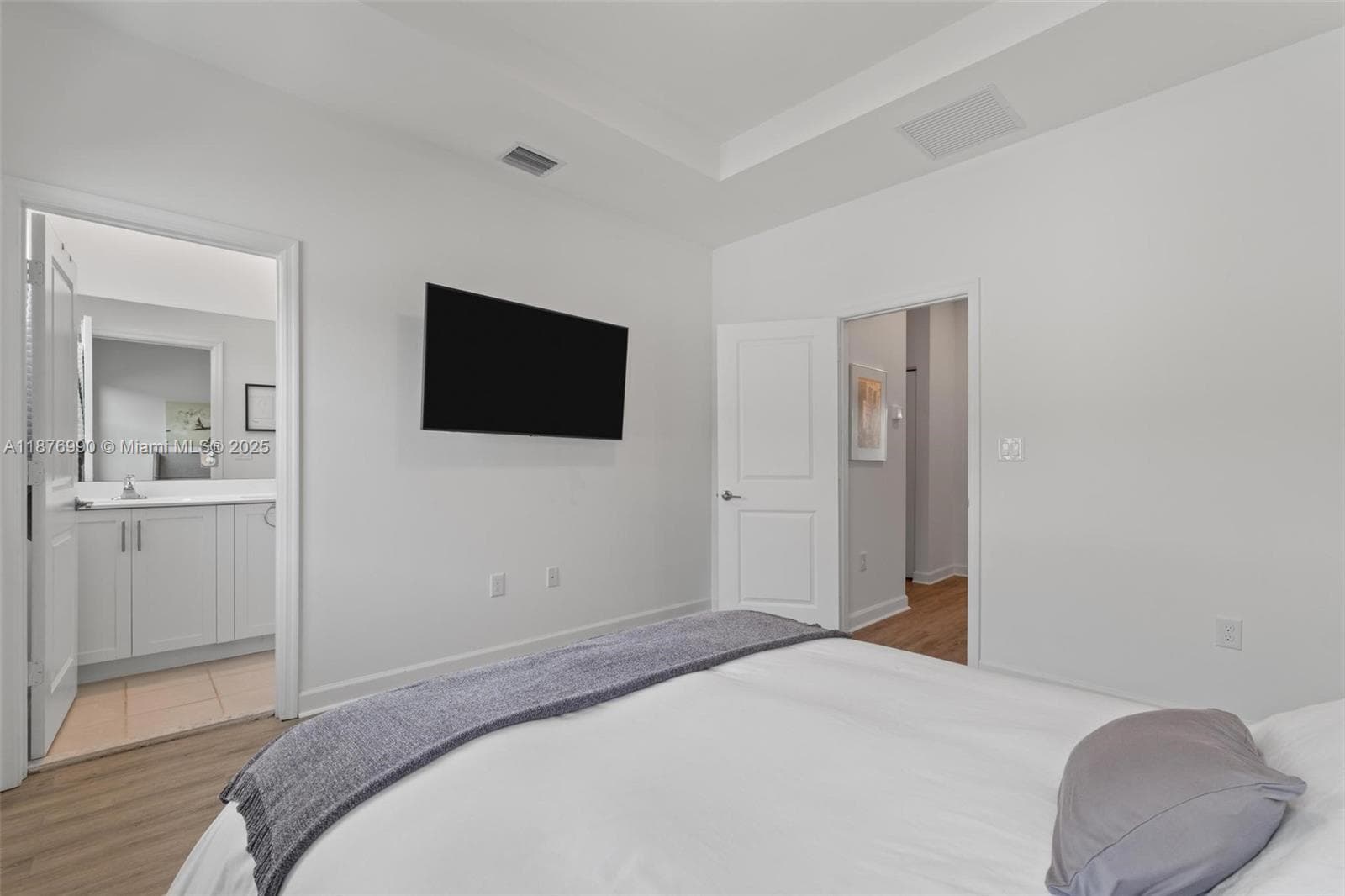 403 NE 212th St, Miami FL 33179 — 23