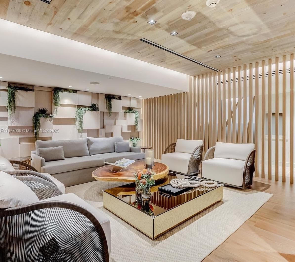 2301 Collins Ave # 611, Miami Beach FL 33139 — 23