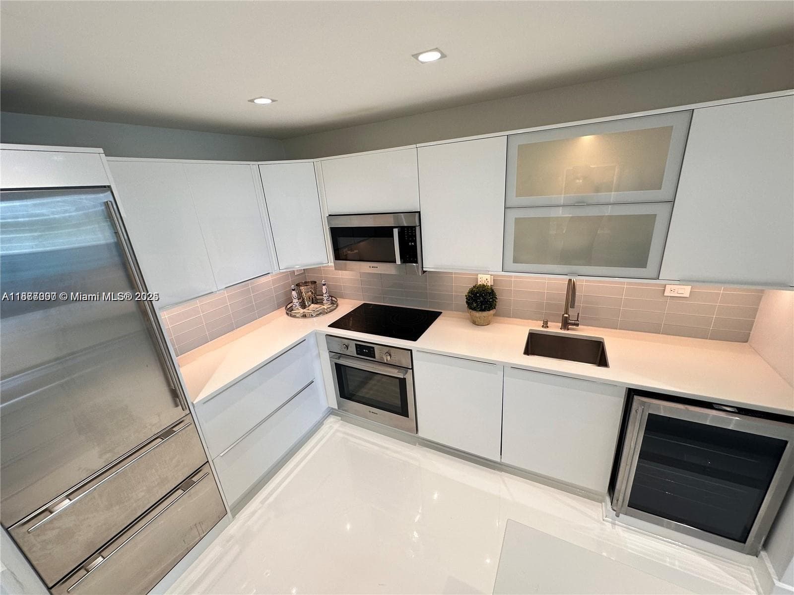 2301 Collins Ave # 611, Miami Beach FL 33139 — 3