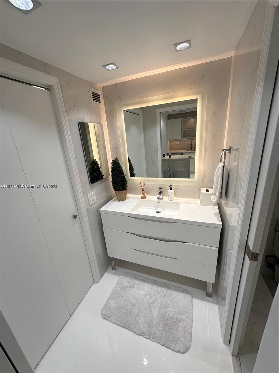 2301 Collins Ave # 611, Miami Beach FL 33139 — 9