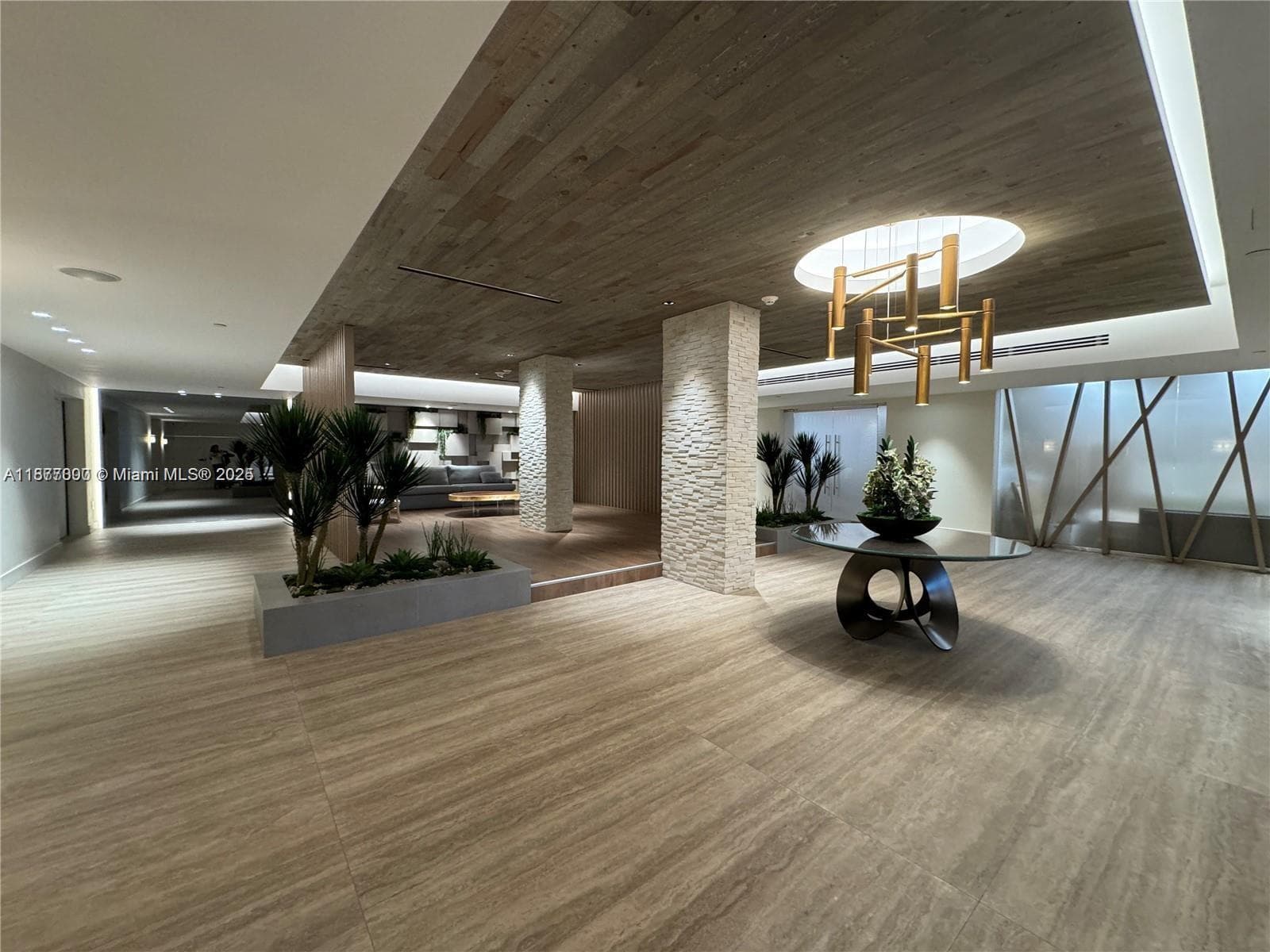 2301 Collins Ave # 611, Miami Beach FL 33139 — 34