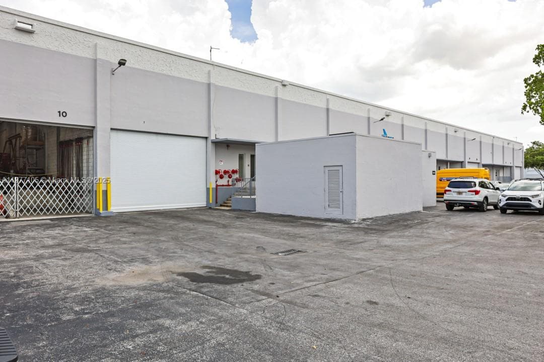 1700 NW 82nd Ave # 1820, Doral FL 33126 — 37