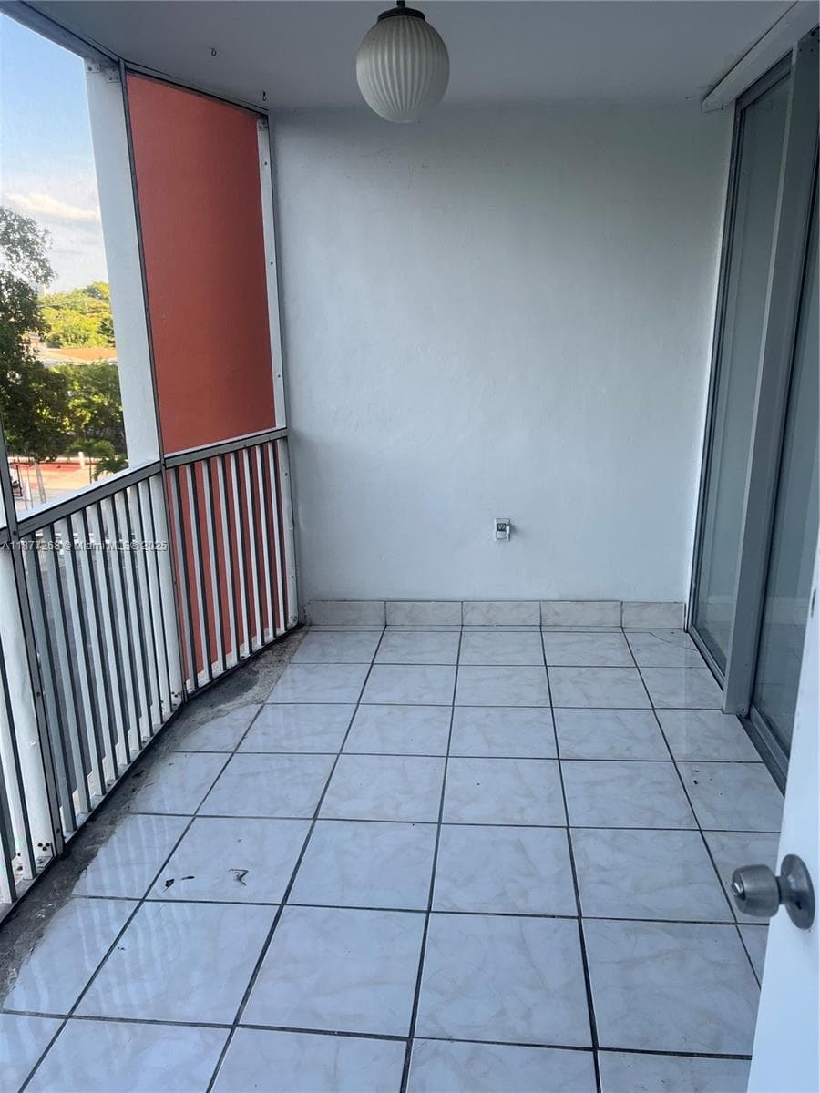 1780 NE 191st St # 2, Miami FL 33179 — 14