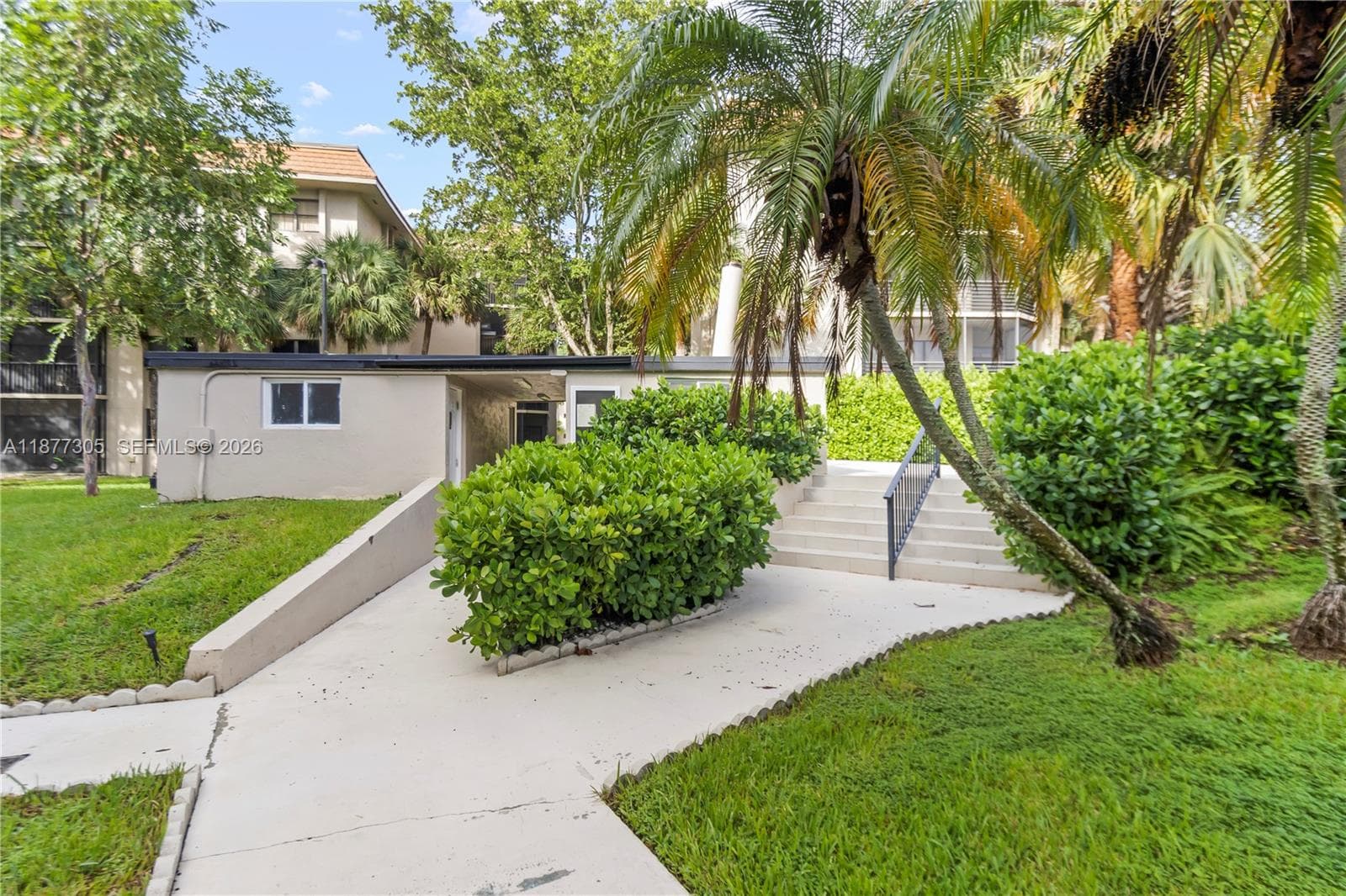 481 Ives Dairy Rd # 4, Miami FL 33179 — 27