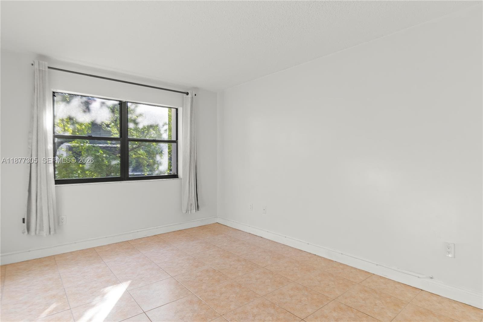 481 Ives Dairy Rd # 4, Miami FL 33179 — 17