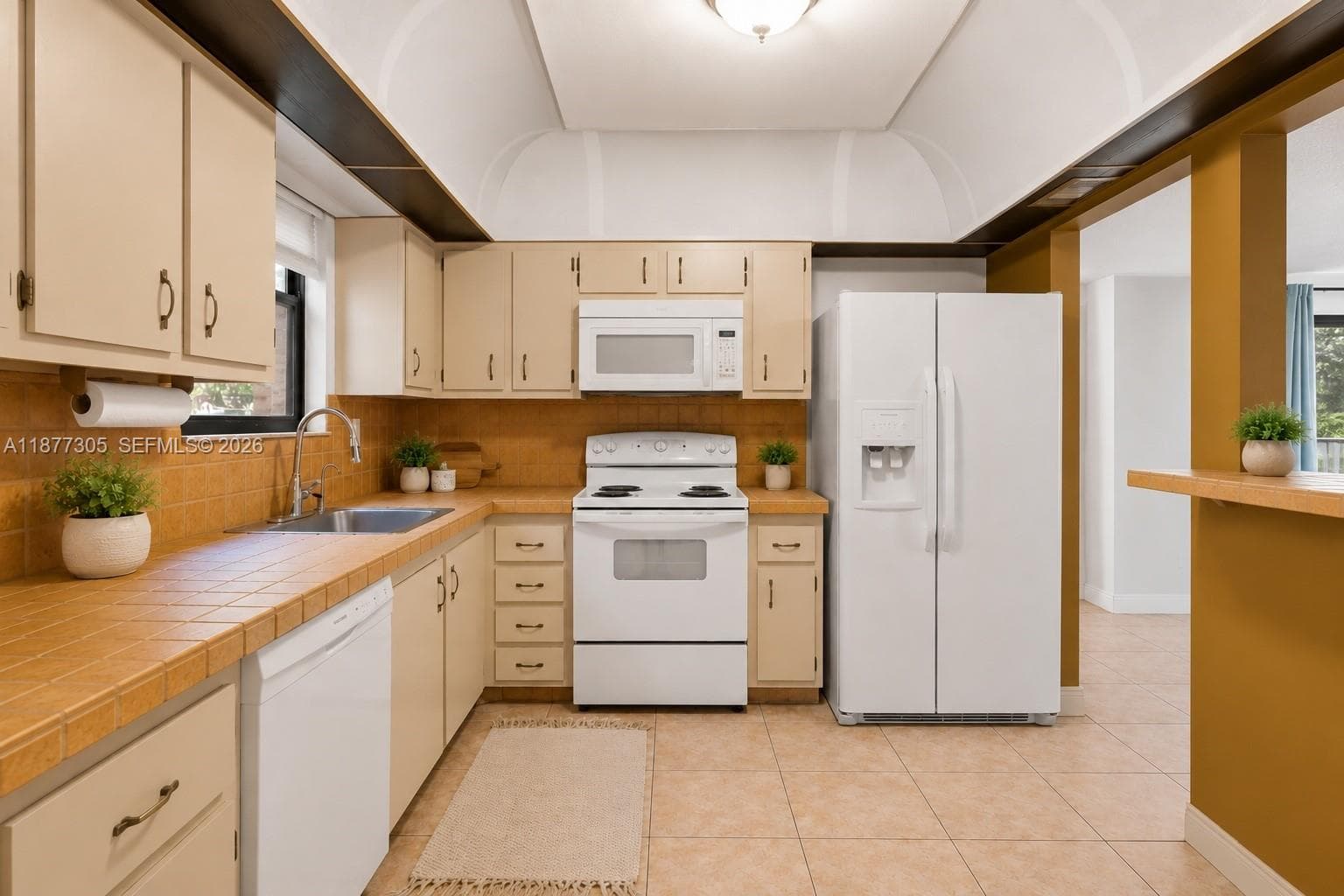 481 Ives Dairy Rd # 4, Miami FL 33179 — 9