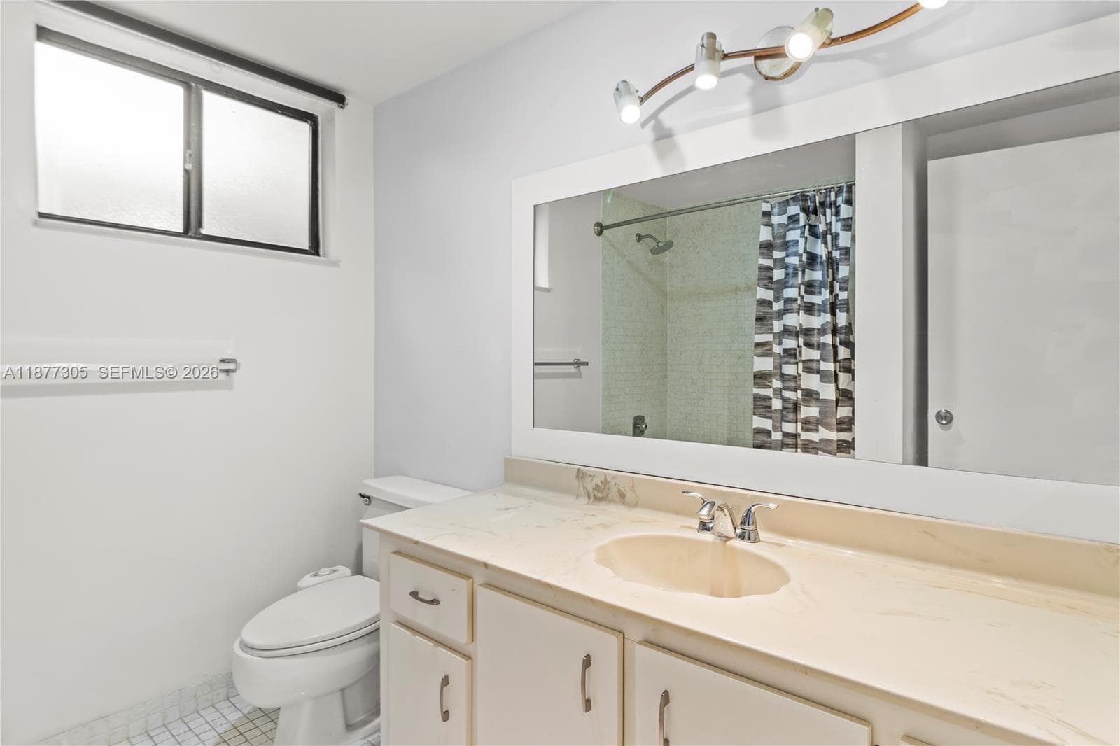 481 Ives Dairy Rd # 4, Miami FL 33179 — 19