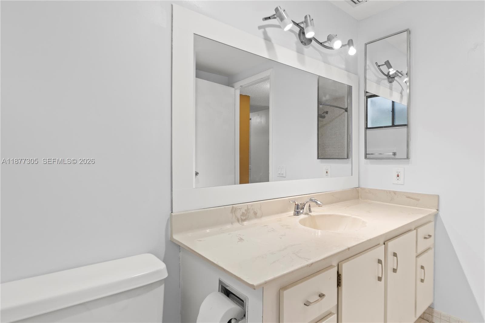481 Ives Dairy Rd # 4, Miami FL 33179 — 21