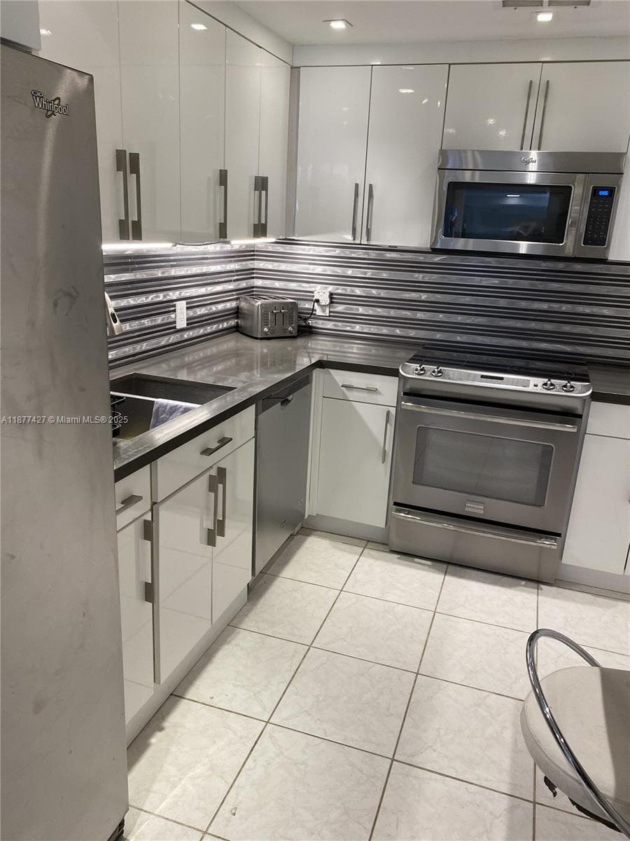 10185 Collins Ave # 319, Bal Harbour FL 33154 — 11