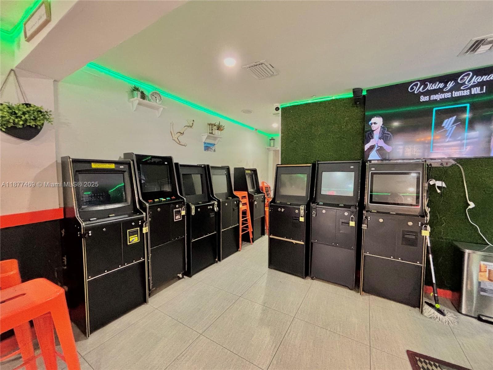 Cafeteria / Bar For Sale by the Palmetto, Miami FL 33155 — 3