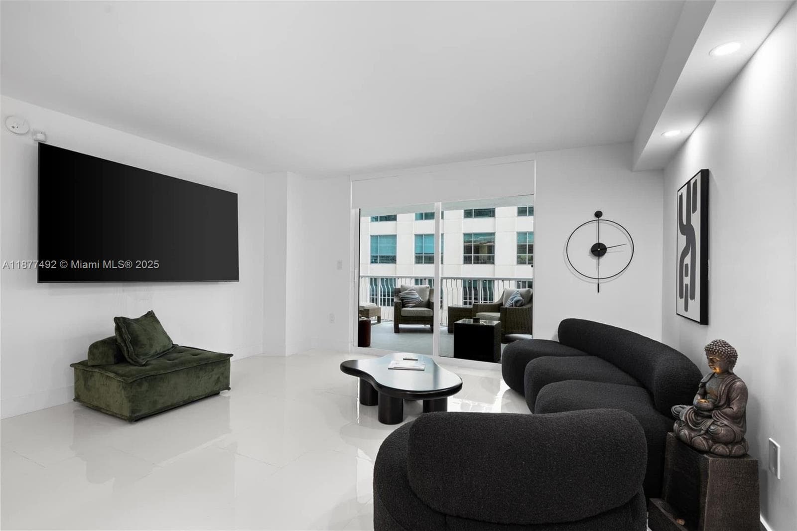 1200 Brickell Bay Dr # 2812, Miami FL 33131 — 25