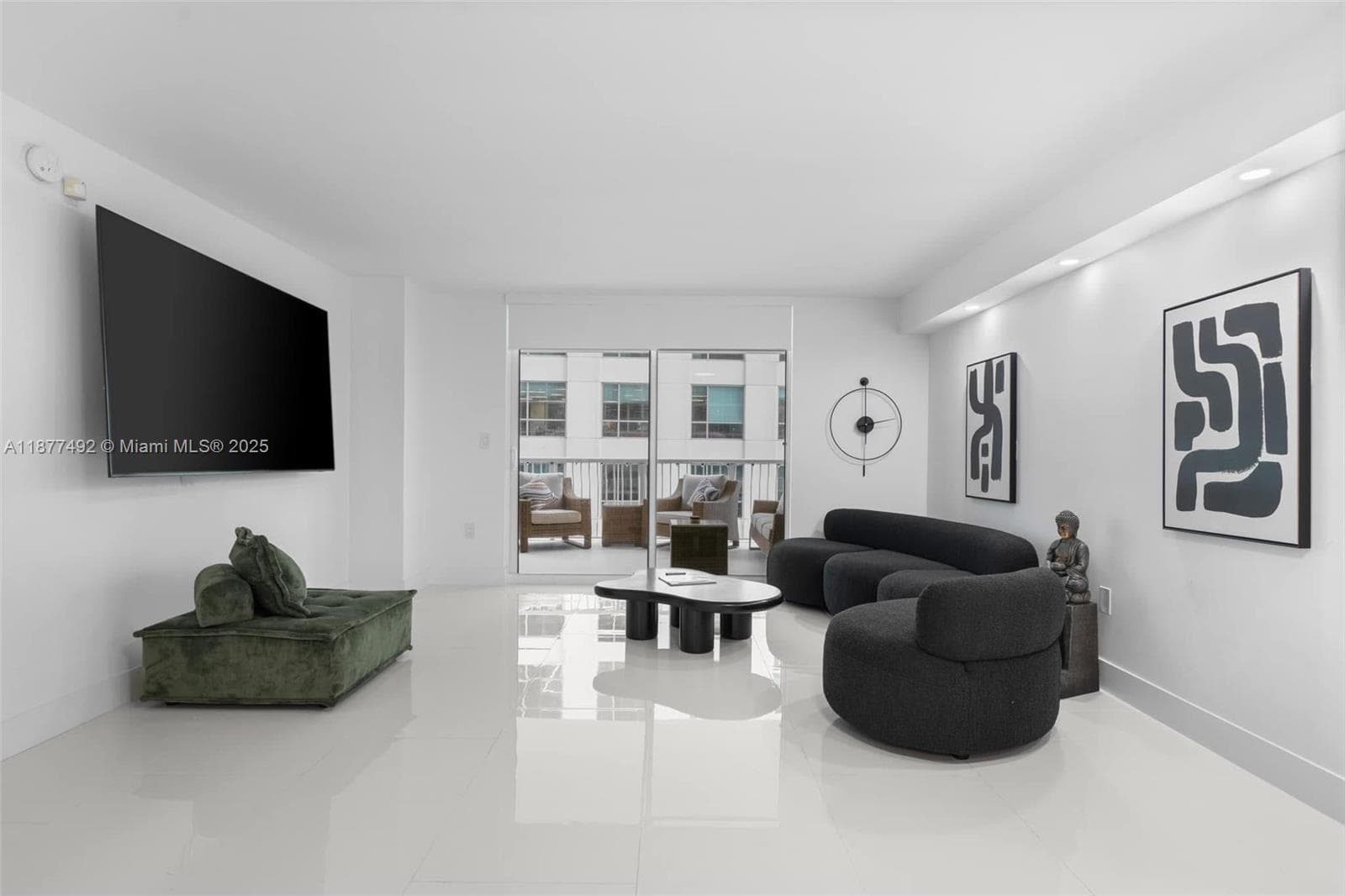 1200 Brickell Bay Dr # 2812, Miami FL 33131 — 21