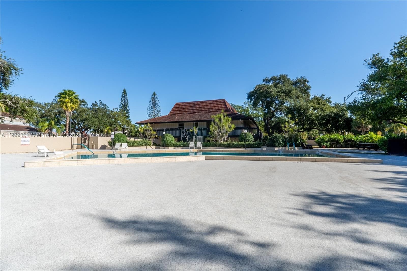 491 Ives Dairy Rd # 5, Miami FL 33179 — 2