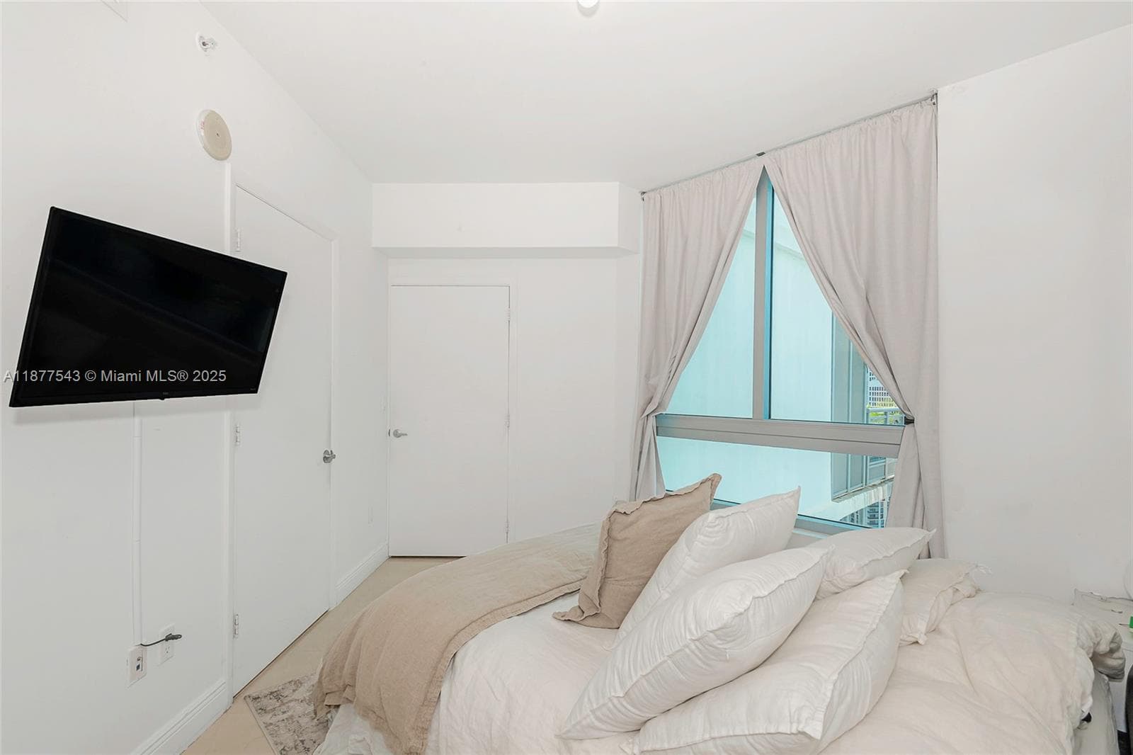 350 S Miami Ave # 3508, Miami FL 33130 — 18