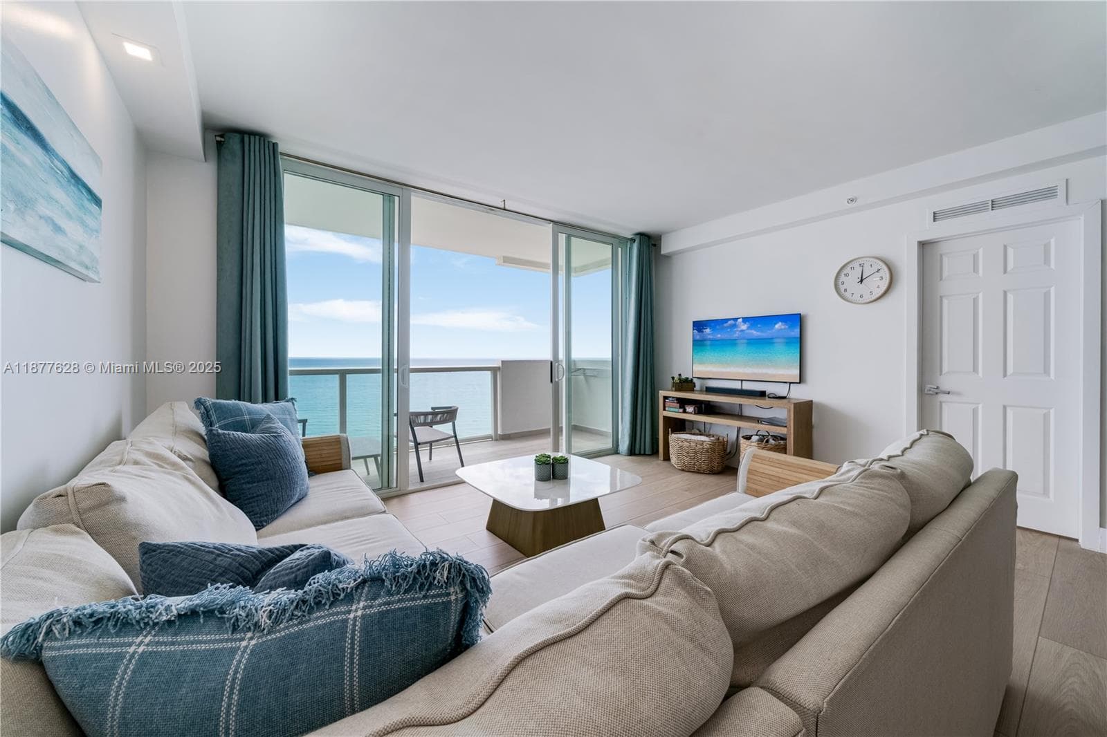 5601 Collins Ave # 1011, Miami Beach FL 33140 — 2