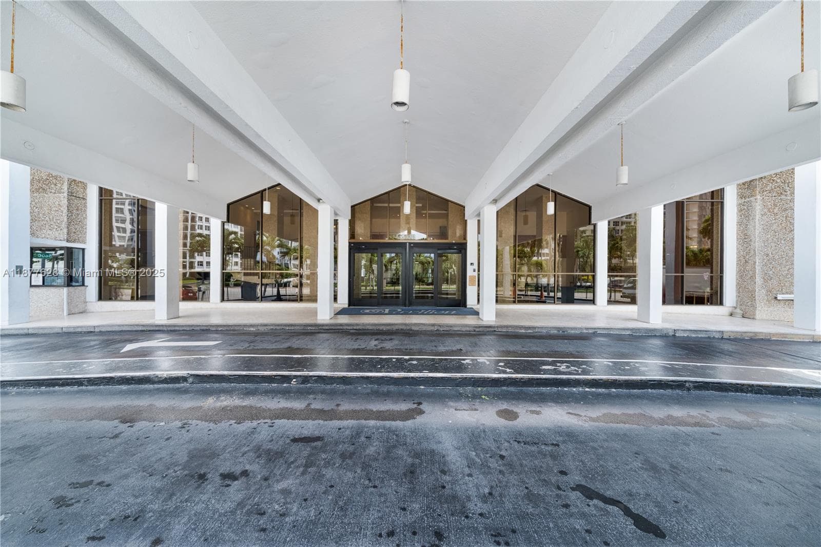 5601 Collins Ave # 1011, Miami Beach FL 33140 — 26