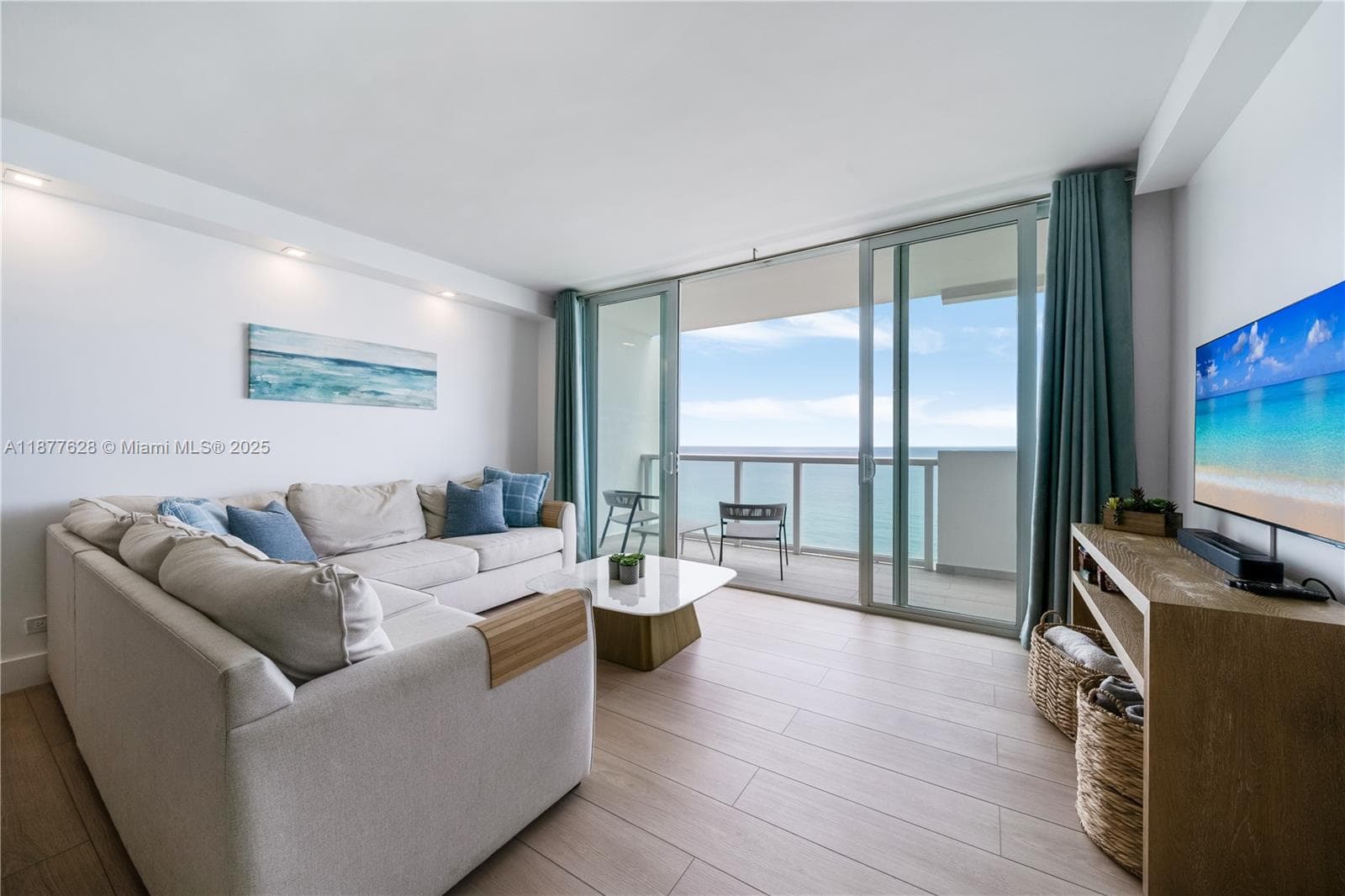 5601 Collins Ave # 1011, Miami Beach FL 33140 — 3