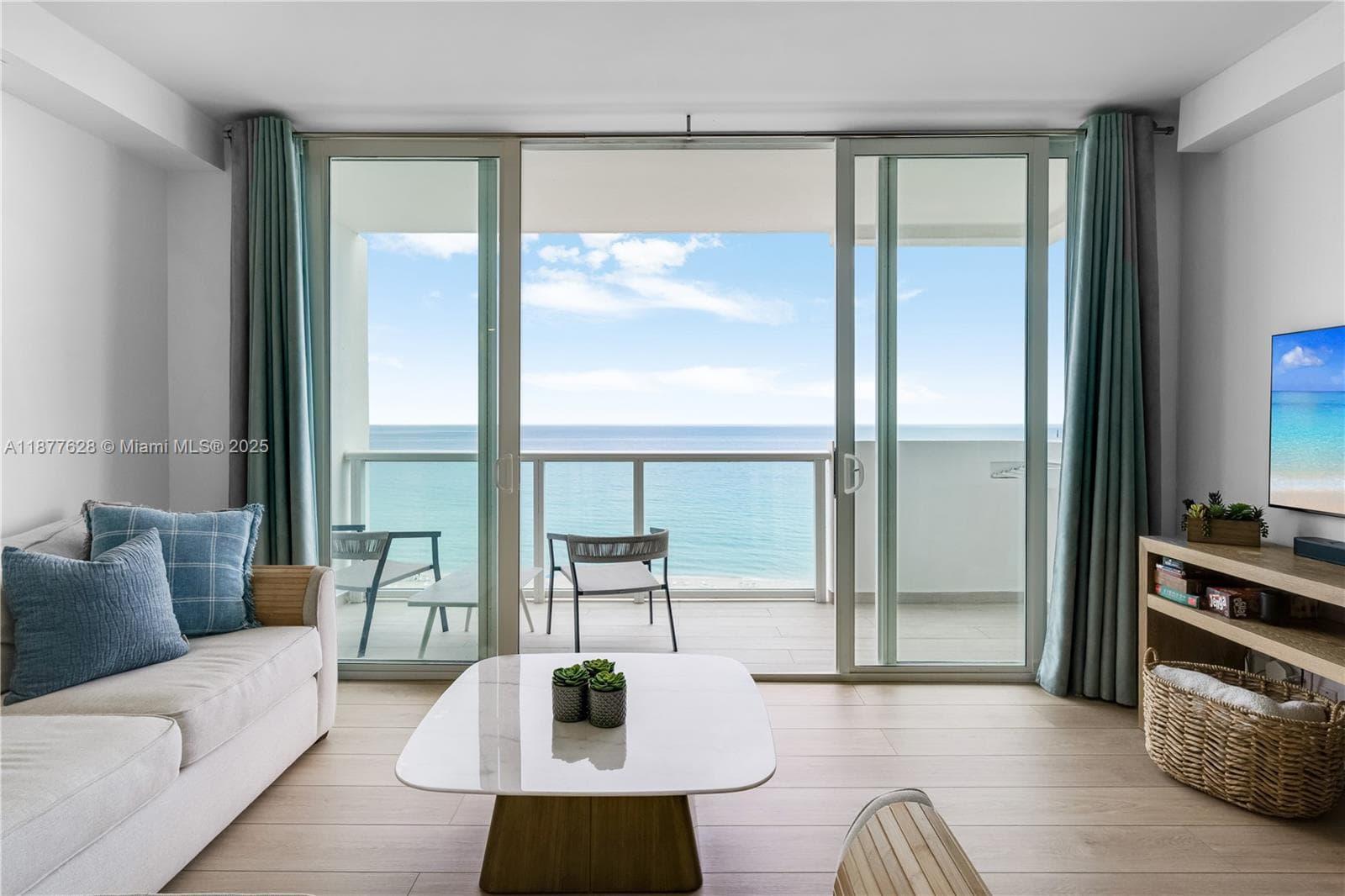 5601 Collins Ave # 1011, Miami Beach FL 33140 — 1