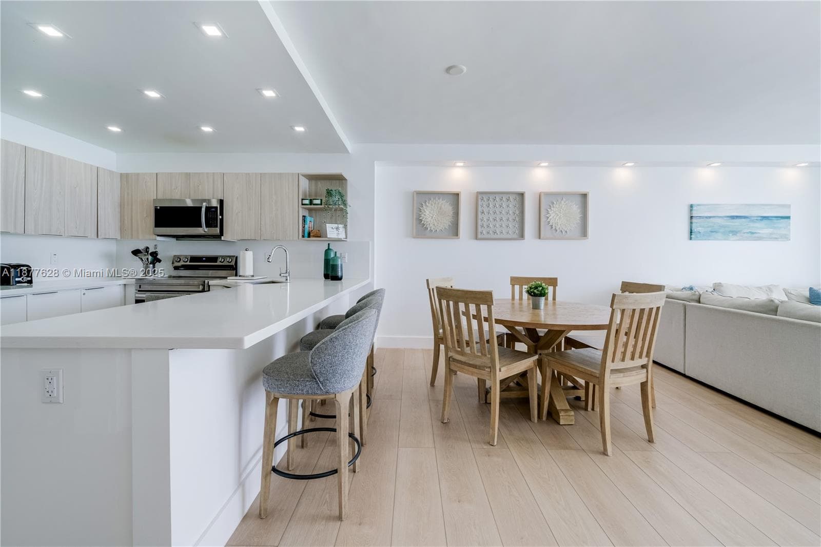 5601 Collins Ave # 1011, Miami Beach FL 33140 — 9