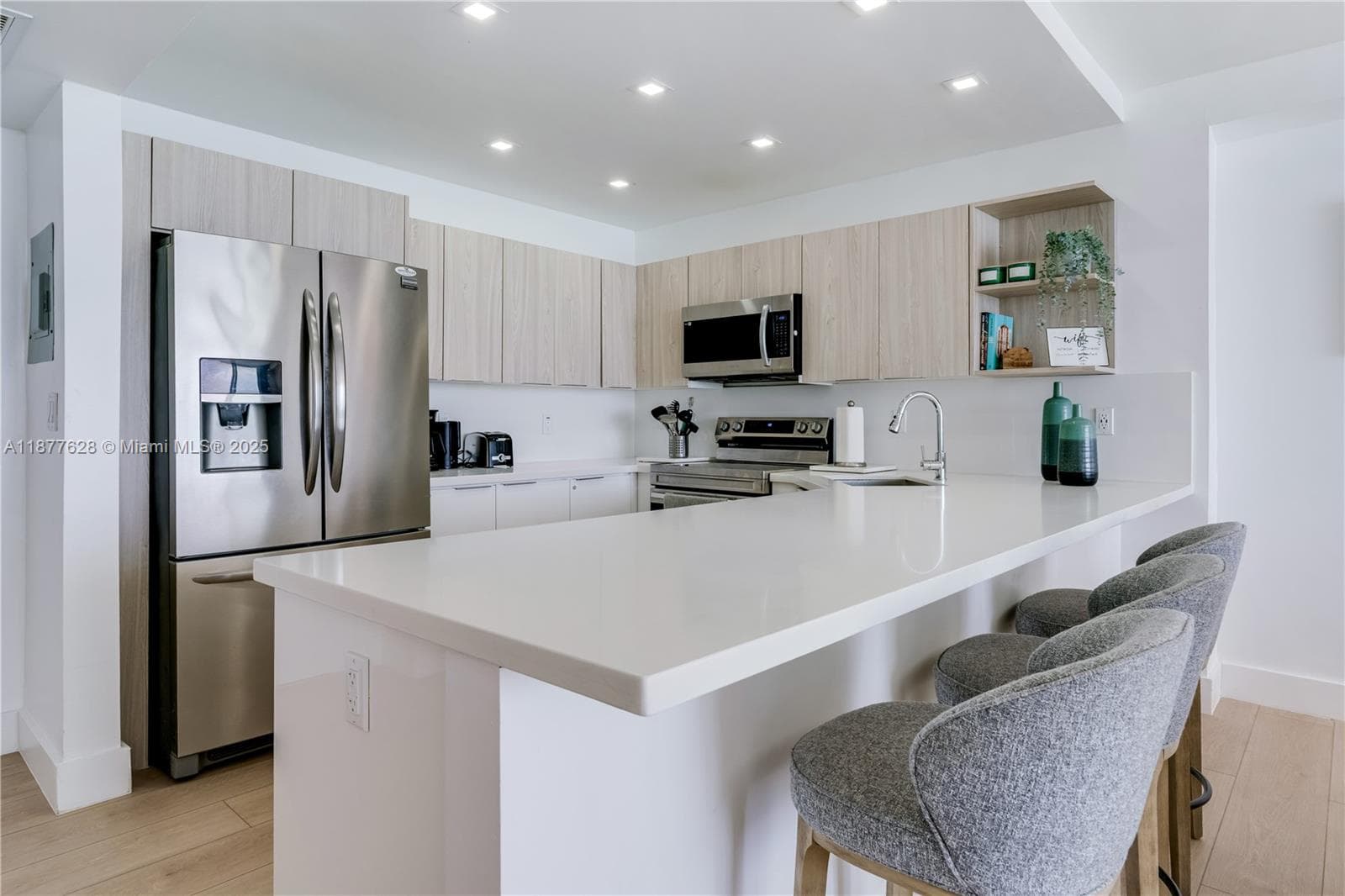 5601 Collins Ave # 1011, Miami Beach FL 33140 — 11