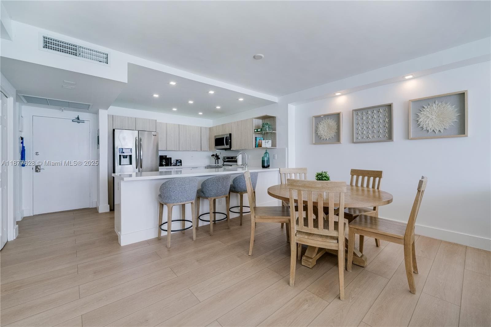 5601 Collins Ave # 1011, Miami Beach FL 33140 — 8