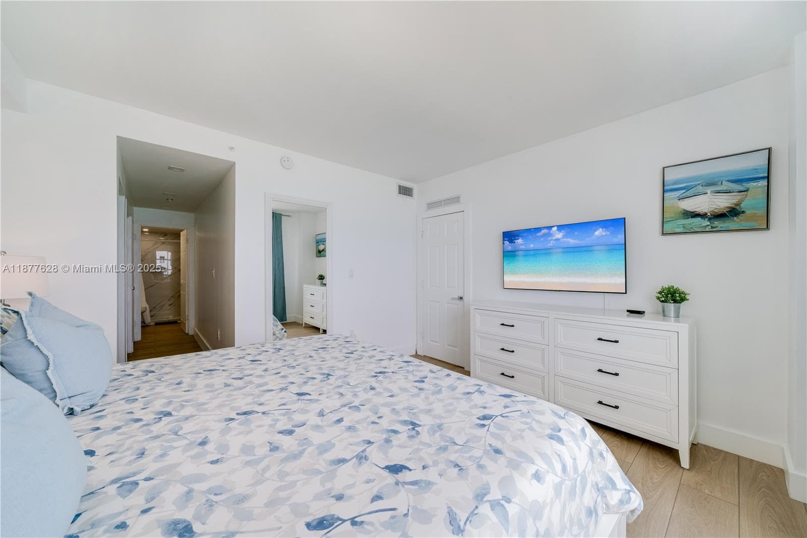 5601 Collins Ave # 1011, Miami Beach FL 33140 — 21