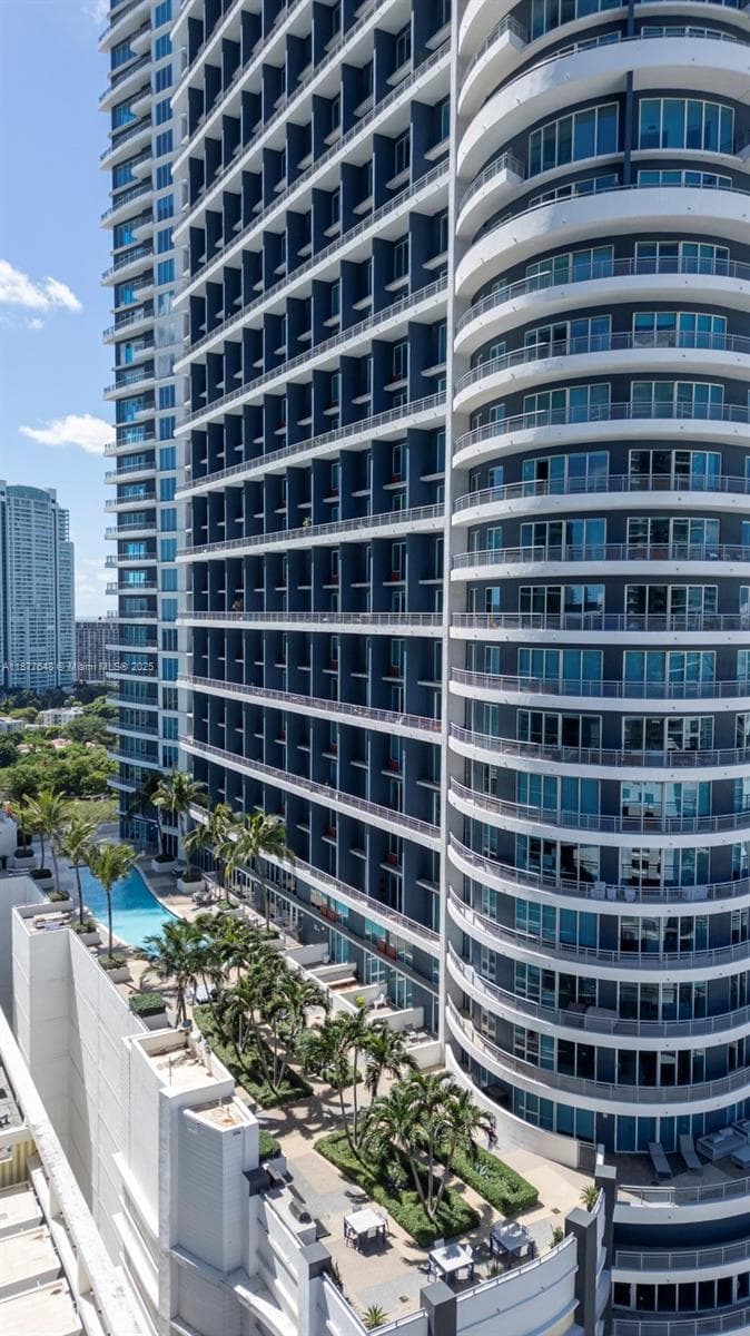 60 SW 13th St # 3402, Miami FL 33130 — 28