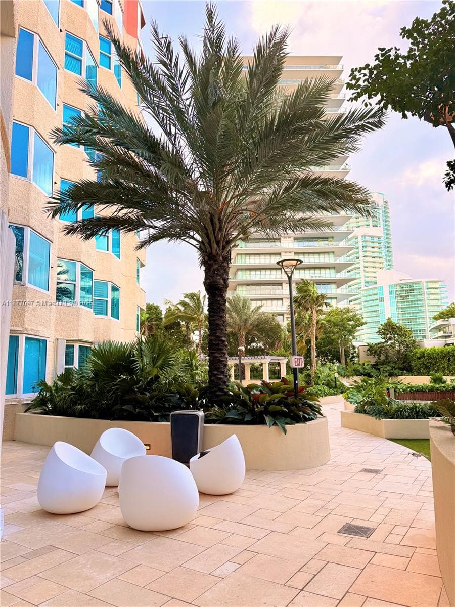 300 S Pointe Dr # 2806, Miami Beach FL 33139 — 49